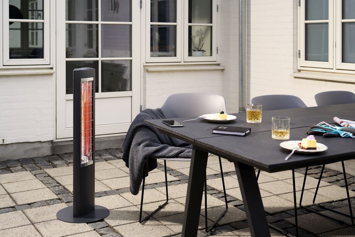 Terassilämmitin Solamagic FREE+ 1400 patiolla