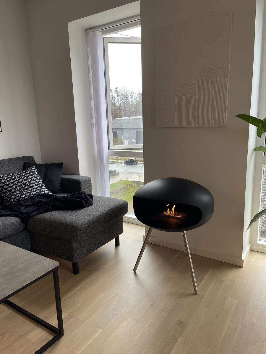 Biofireplace Cocoon Terra black with steel base