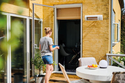 Terassilämmitin Solamagic ECO+PRO 2000 BTC Bluetooth omakotitalon terassilla