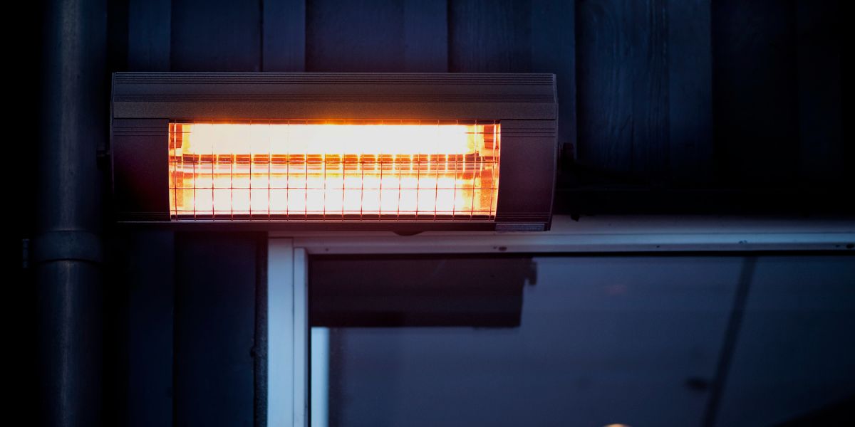 Energiataloudellinen Solamagic ECO+PRO 2000 terassilämmitin lähikuvassa.