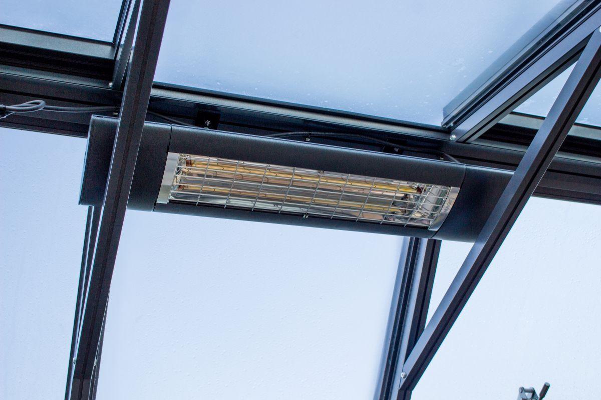 Huipputehokas lasiterassilämmitin Solamagic AIR+ 2000 ARC lasikaton alla